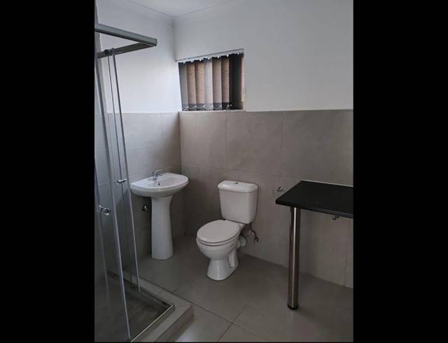 1,040M² OFFICE FOR SALE IN VANDERBIJLPARK SW 5